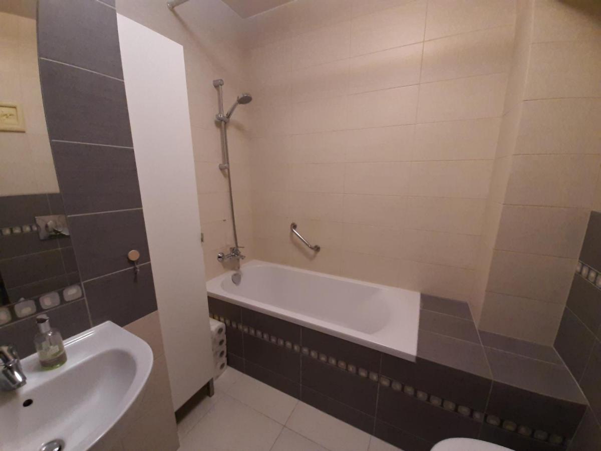 Apartament Di Trevi - Klimatyzacja Διαμέρισμα Βρότσλαβ Εξωτερικό φωτογραφία